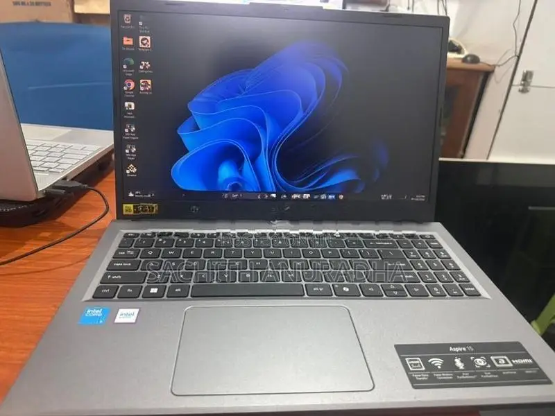 Acer intel core i 3 512GB 8GB RAM