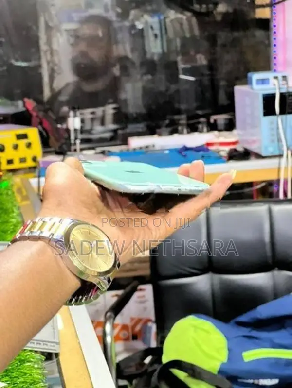 Apple iPhone 11 (Used)