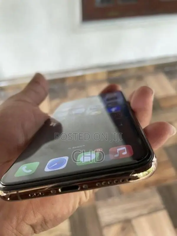 Apple iPhone XS (Used)