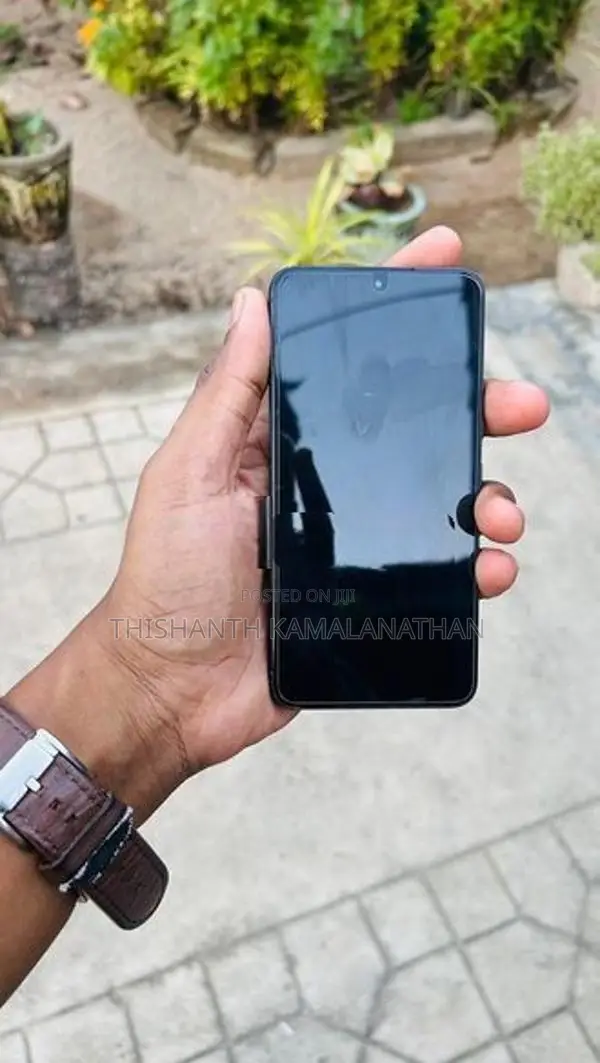 Samsung Galaxy S22 (Used)