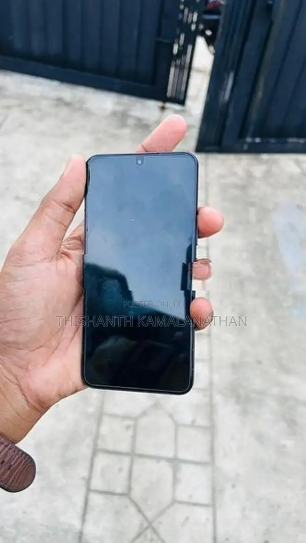 Samsung Galaxy S22 (Used)