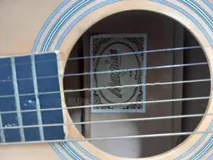 Box Guitar