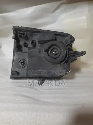 Suzuki Every (DA64) LH/RH Head Lights - Reconditioned