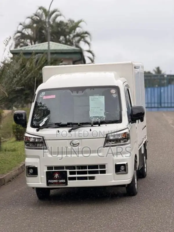 Daihatsu Hijet Freezer 2025