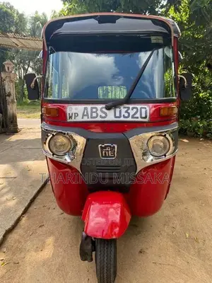 Bajaj RE 2018