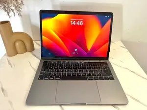 Apple MacBook Pro 2018 - i7 16GB RAM -256GB SSD