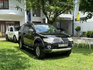 Mitsubishi Montero Sport 2012