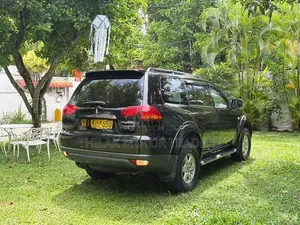 Mitsubishi Montero Sport 2012