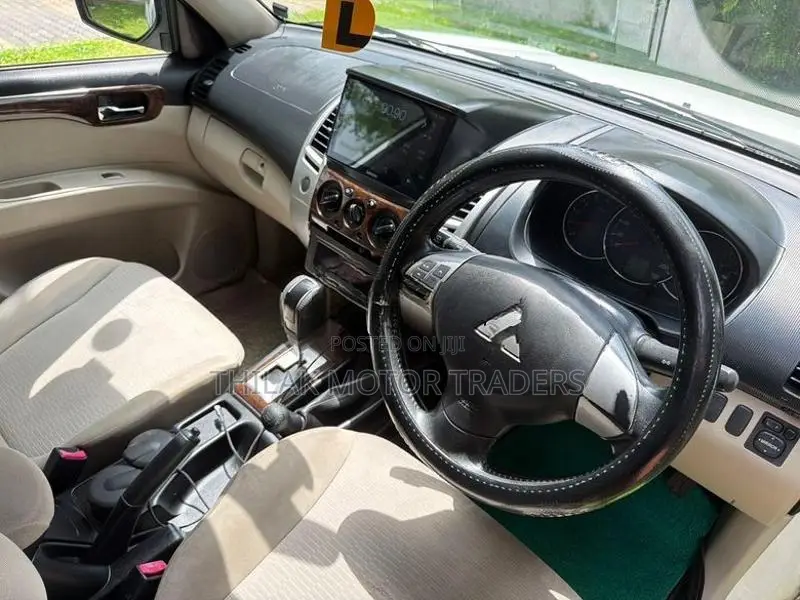 Mitsubishi Montero Sport 2012