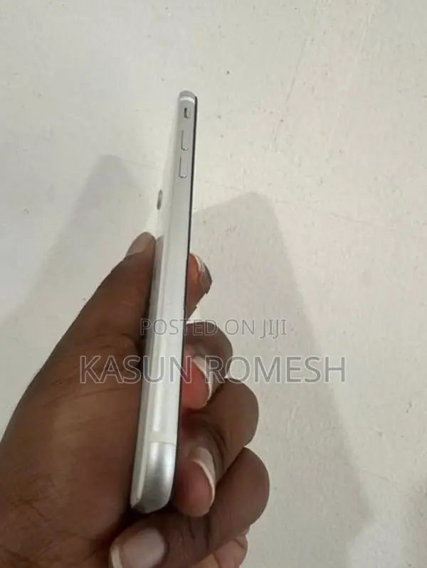Apple iPhone SE 2 (Used)