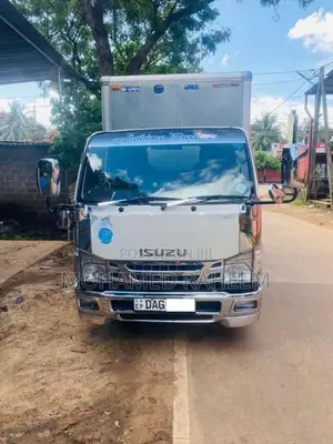 Isuzu Elf 2015