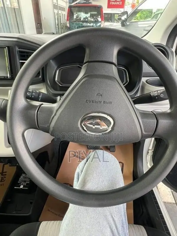 Daihatsu Mira E S 2025