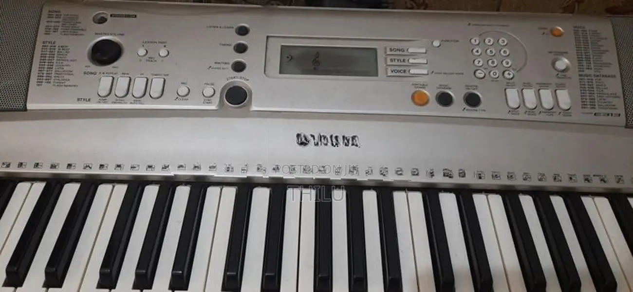 Electronic yamaha organ