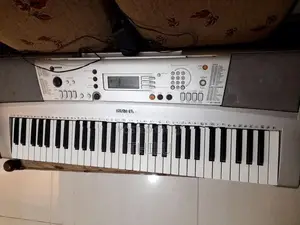 Electronic yamaha organ