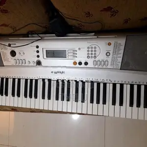 Electronic yamaha organ