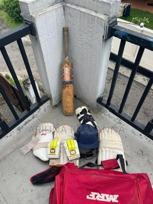 Telstra Cricket Set