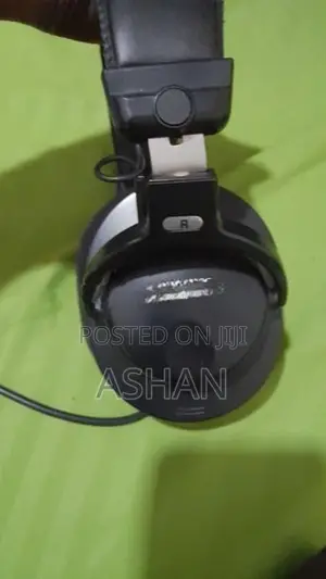 ​Audio-Technica ATH-M30 Studio Monitor Headphones