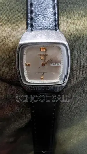 seiko 5 TV dial vintage time peice