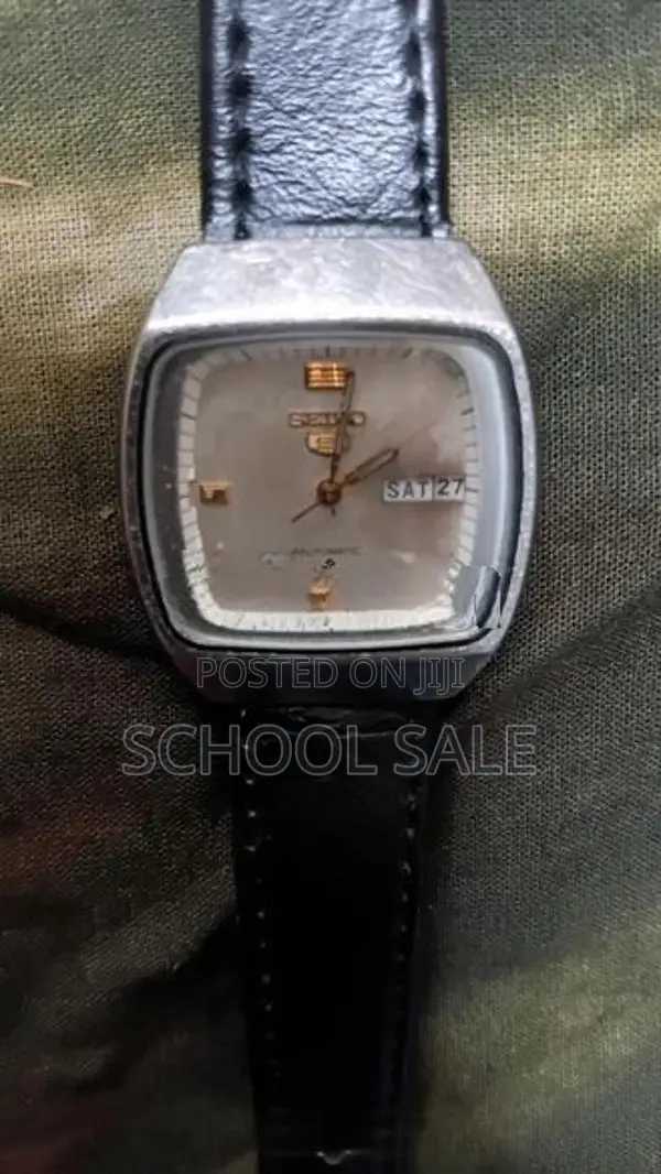 seiko 5 TV dial vintage time peice