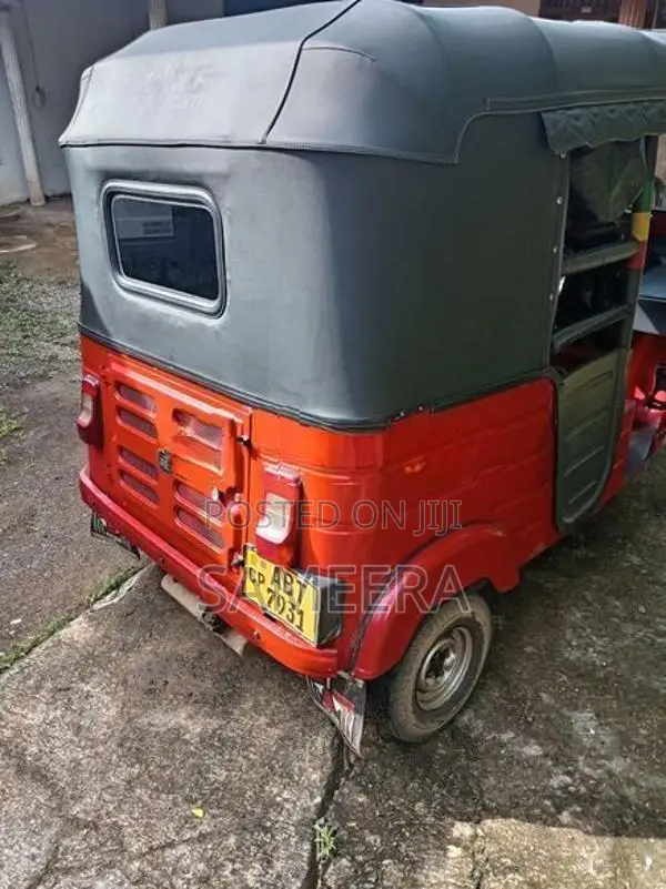 Bajaj RE 2019