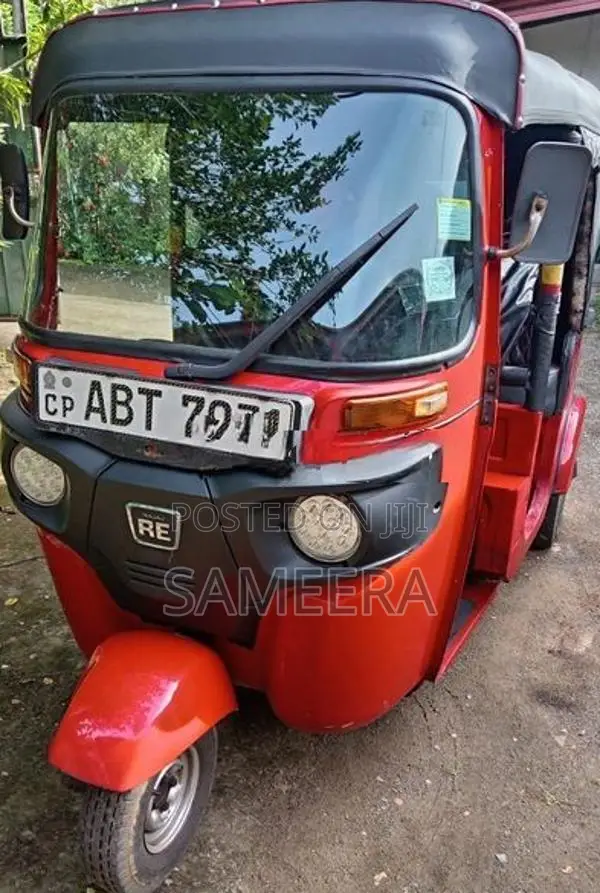 Bajaj RE 2019