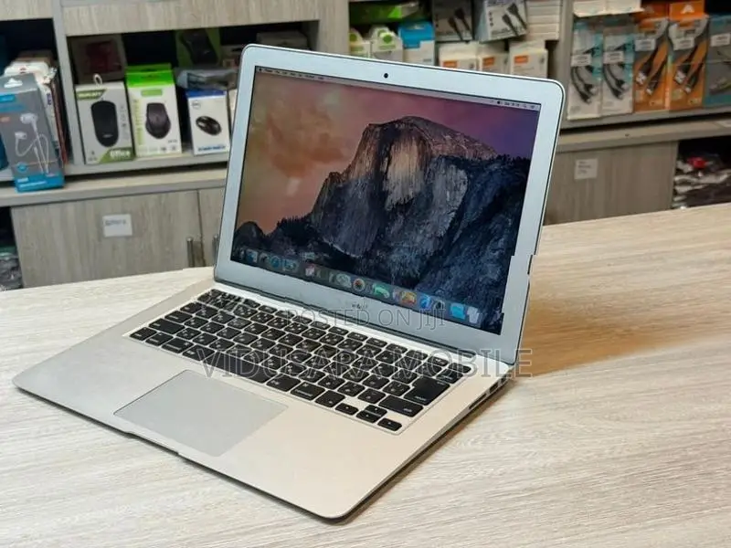 Apple MacBook Air A1466 8GB Ram/128GB
