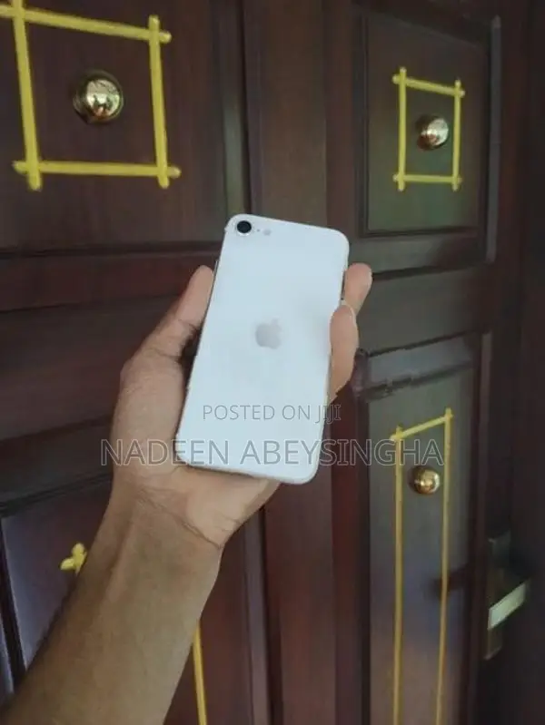 Apple iPhone SE 2 (Used)