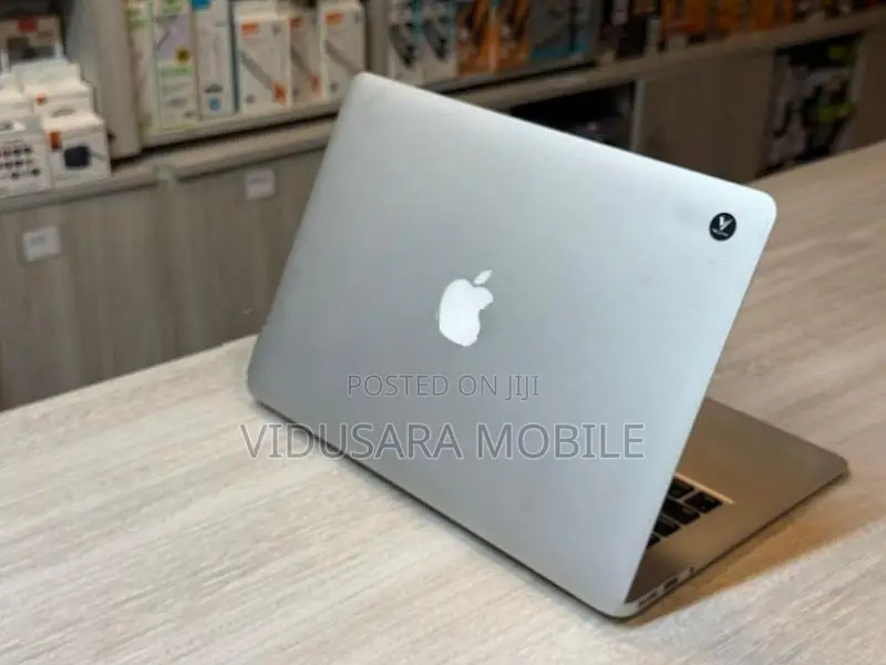 Apple MacBook Air A1466 8GB Ram/128GB