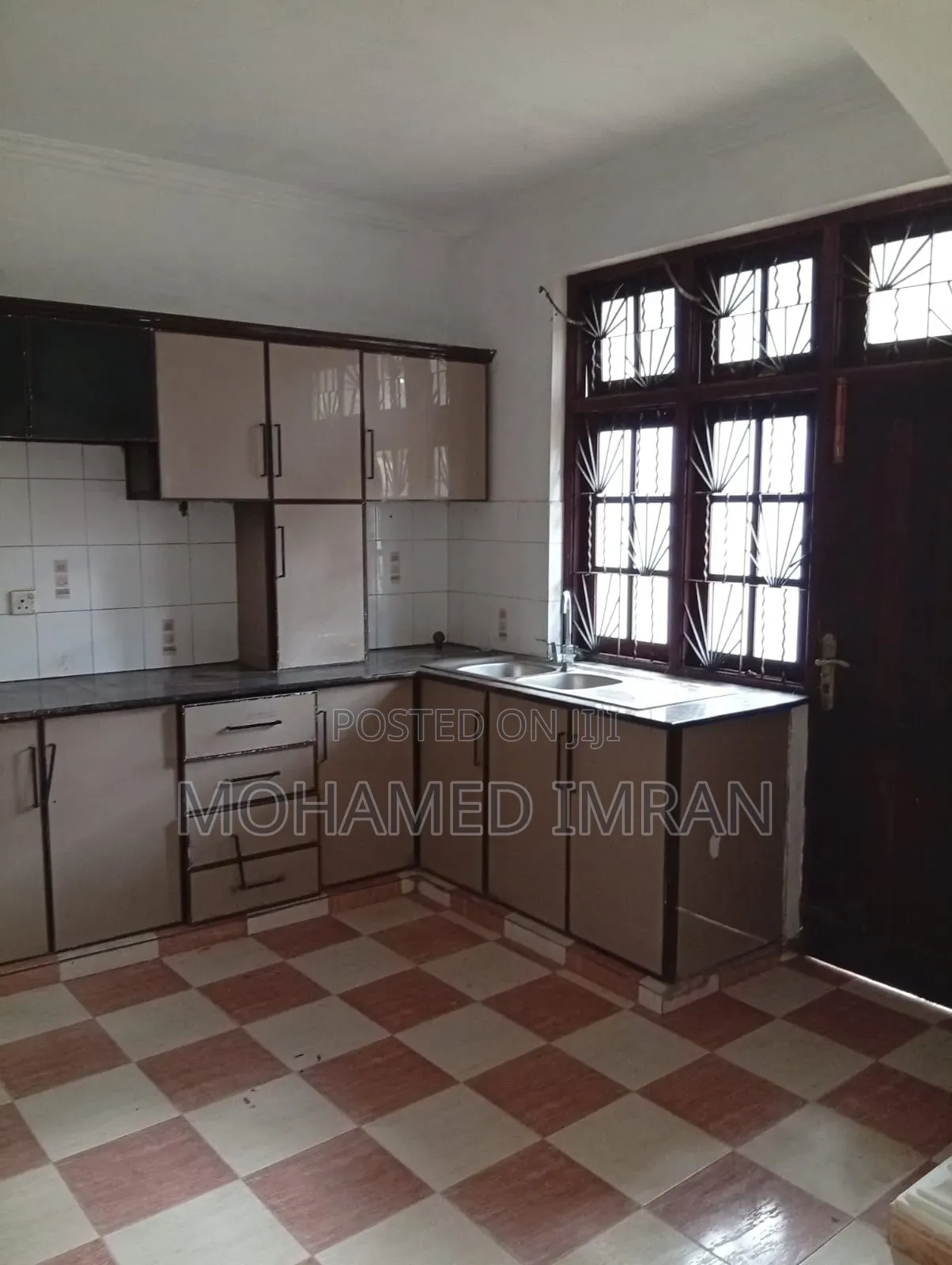 Two Separate Houses for Sale 11 Perches.Mirihana Nugegoda