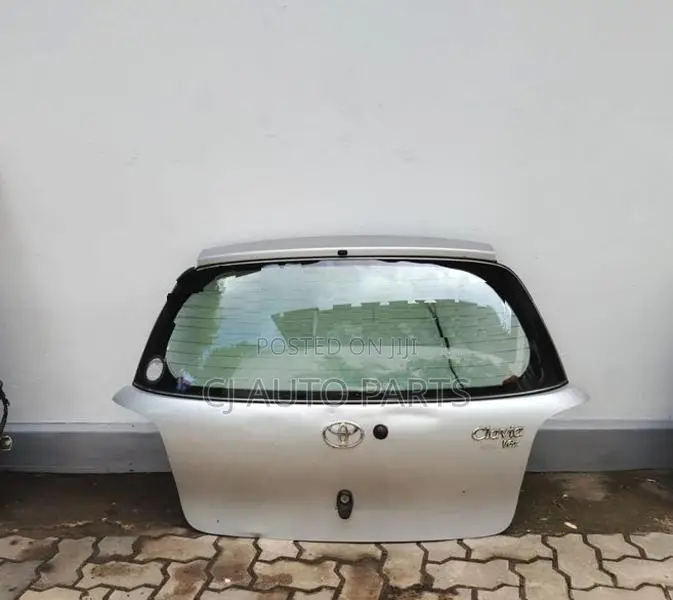 Toyota Vitz SCP10 Dicky Door