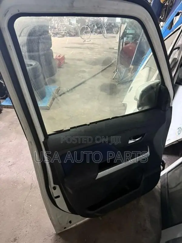 Toyota Roomy M900 front Door