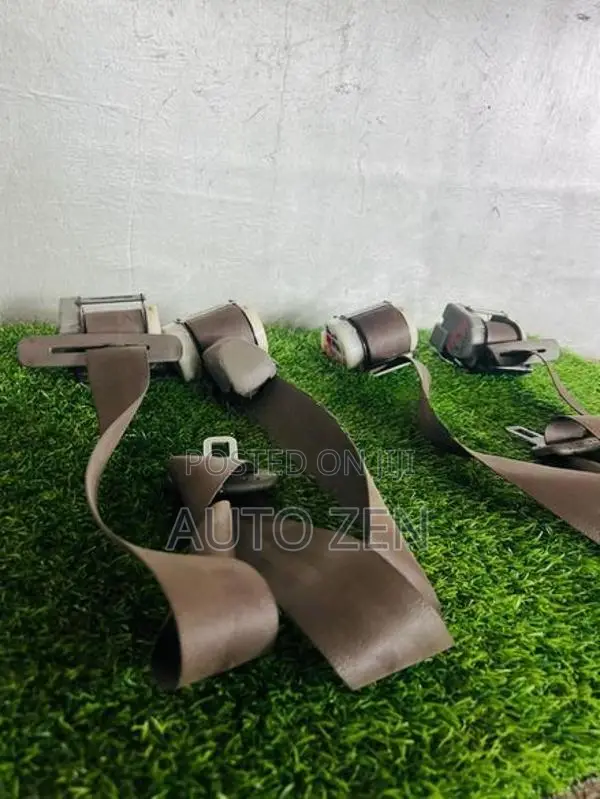 Hiace /Dolphin Rear Seat Belts