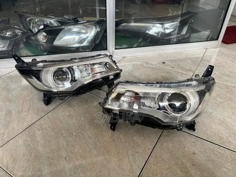 Nissan B21W Dayz Highway Star Head Light