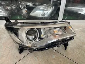 Nissan B21W Dayz Highway Star Head Light