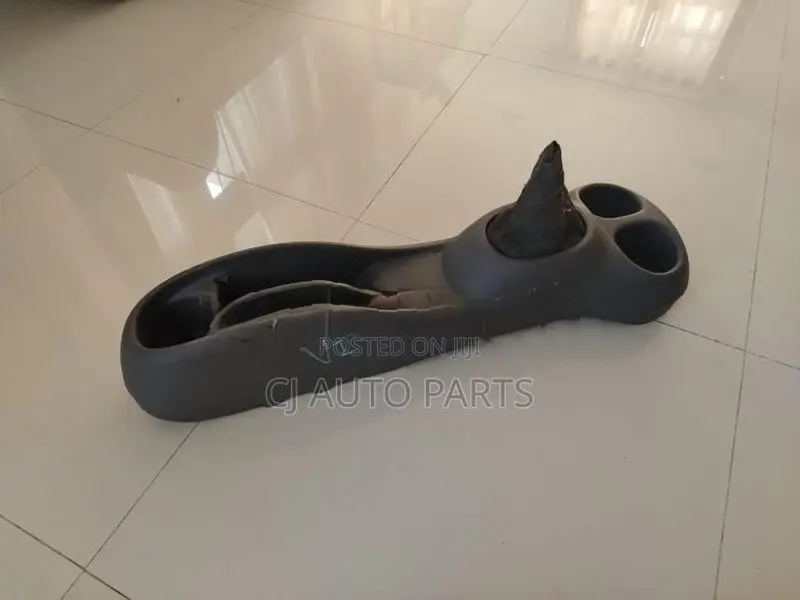 Toyota Vitz SCP10 Center Console Manual