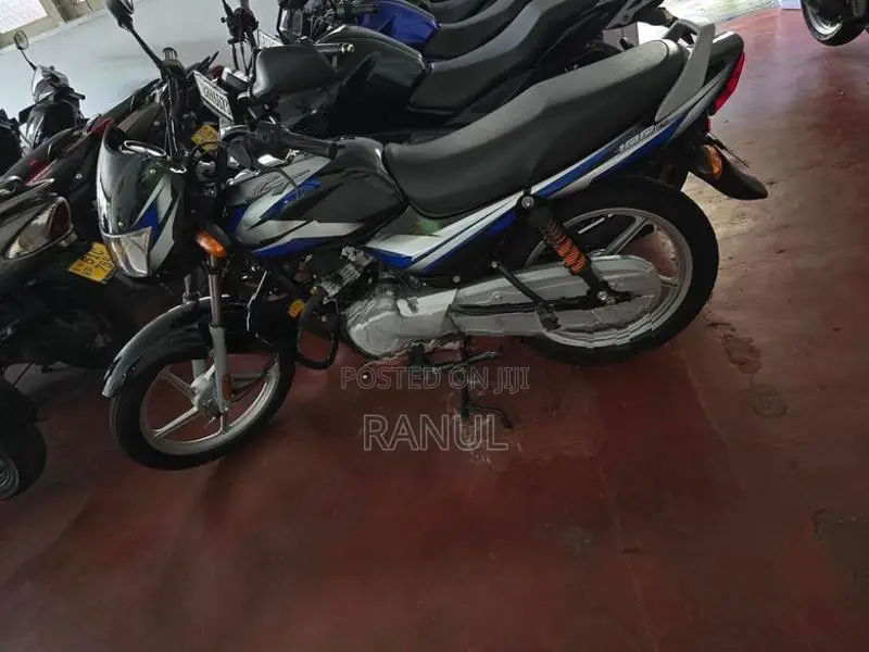Bajaj CT100 2025