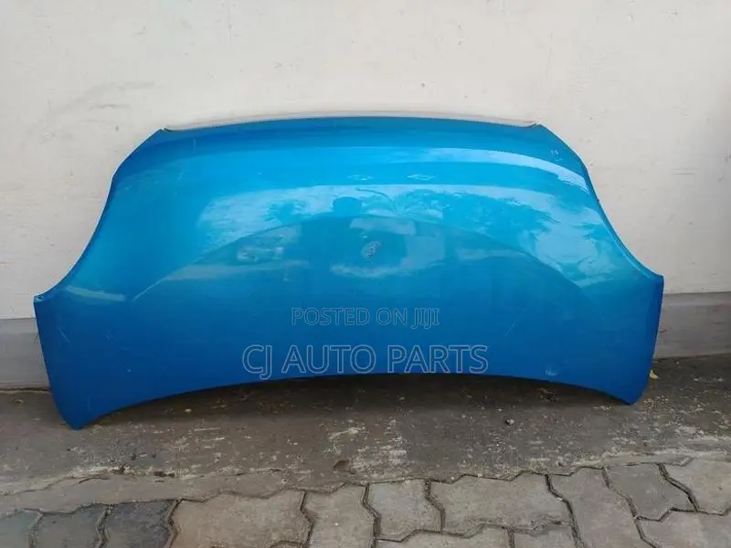 Daihatsu Cast Bonnet