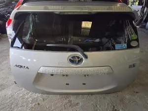 Toyota Aqua NHP10 Dicky Door
