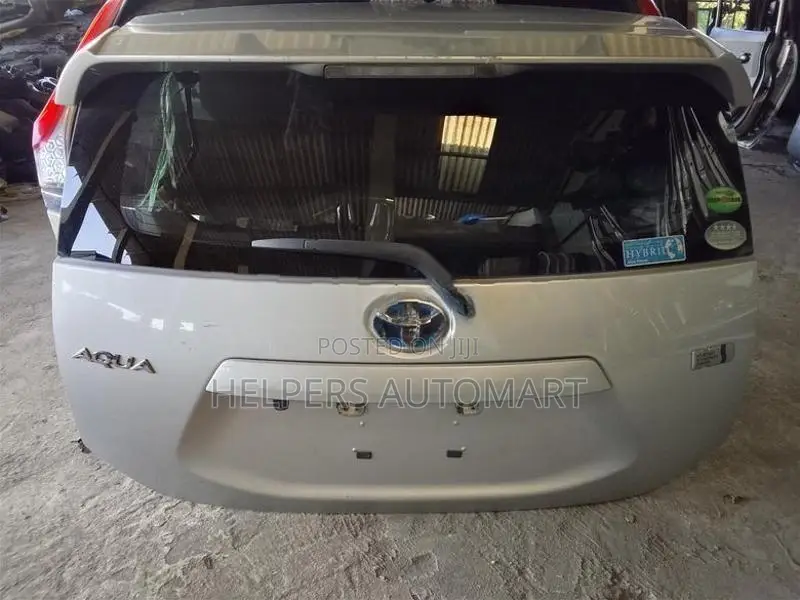 Toyota Aqua NHP10 Dicky Door