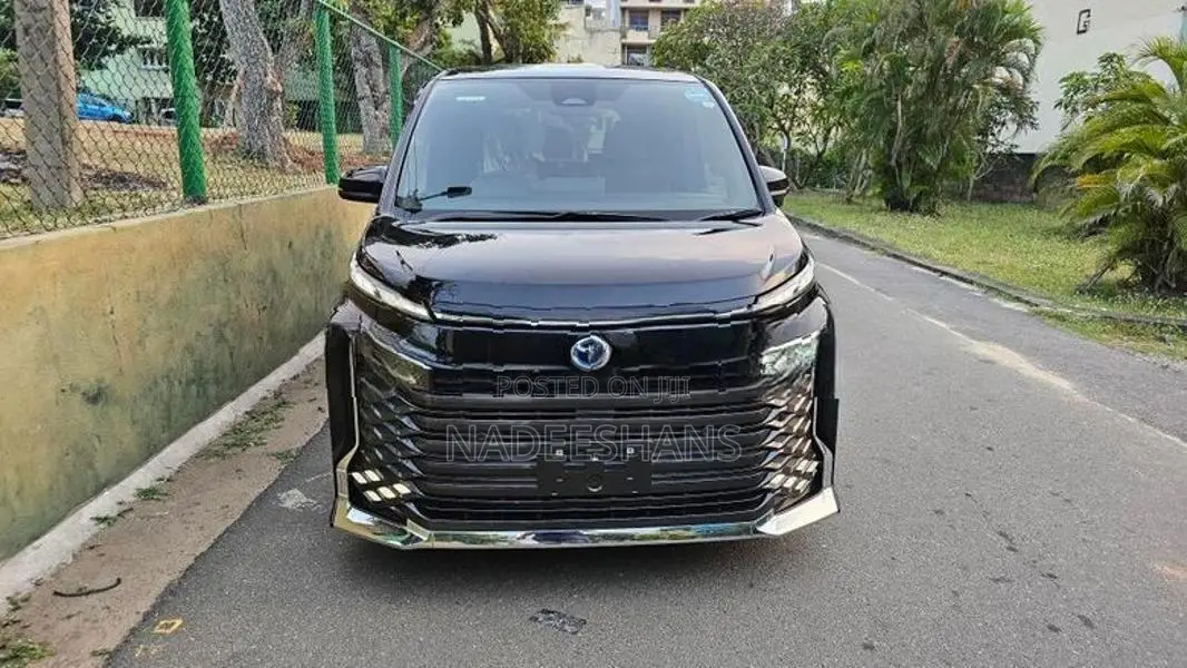 Toyota Voxy SZ Hybrid 2024