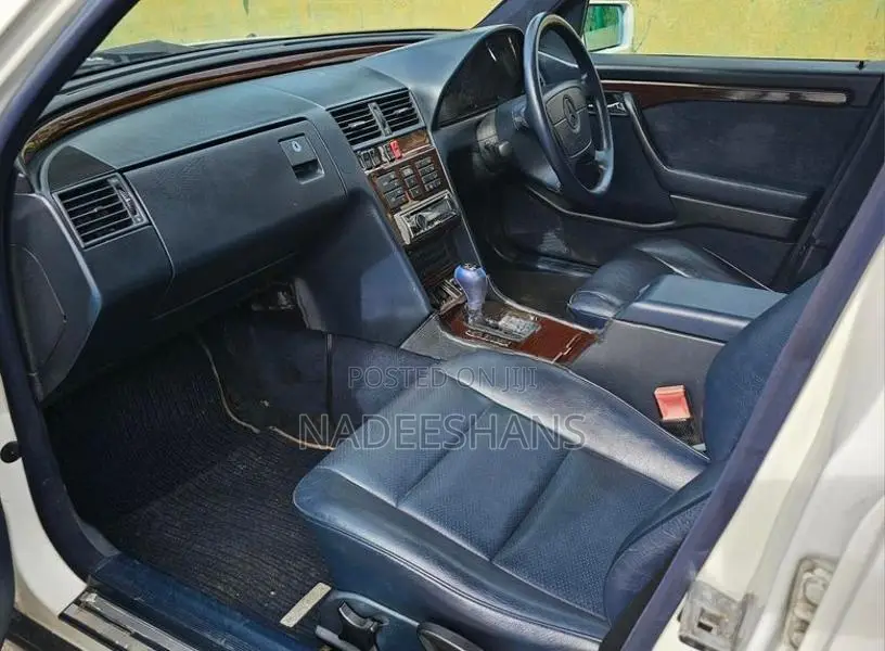 Mercedes Benz C220 DIESEL AUTO 2.2L 1994