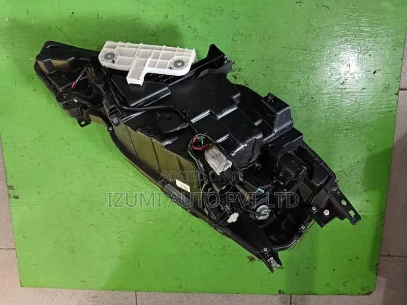 Nissan Azeo Leaf Left Side head light ( L )