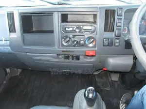 Isuzu Elf Flat body 2017