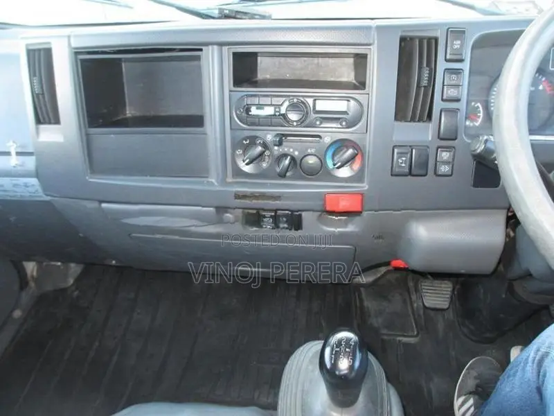 Isuzu Elf Flat body 2017