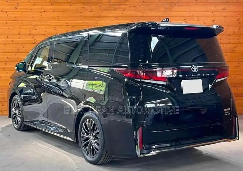 Toyota Vellfire Executive Lounge 2025