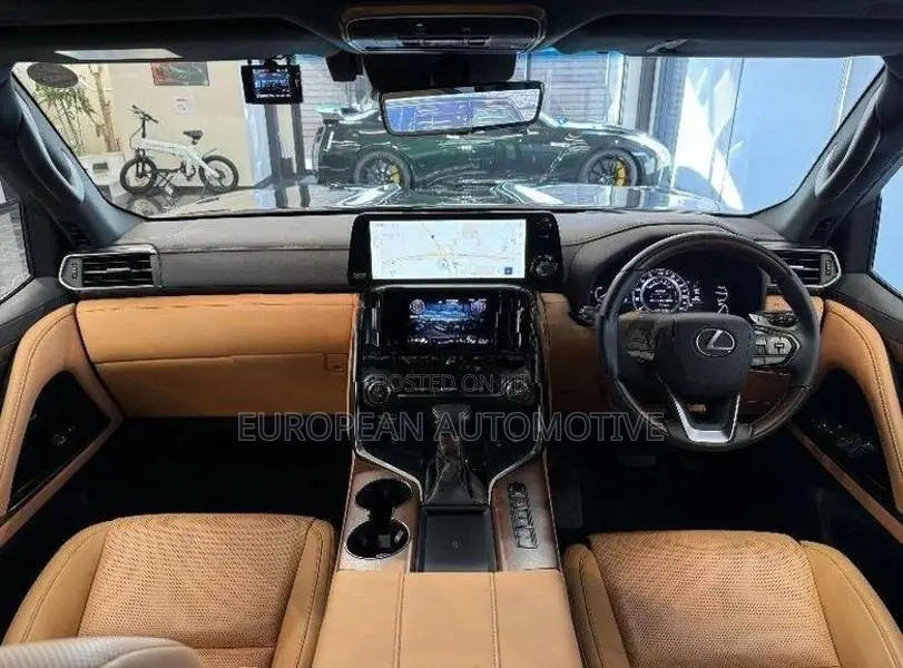 Lexus LX600 2025