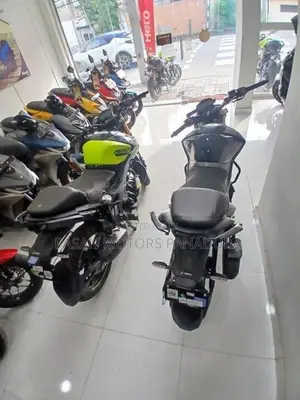 Hero Hunk 160R 4V Brand-New 2026
