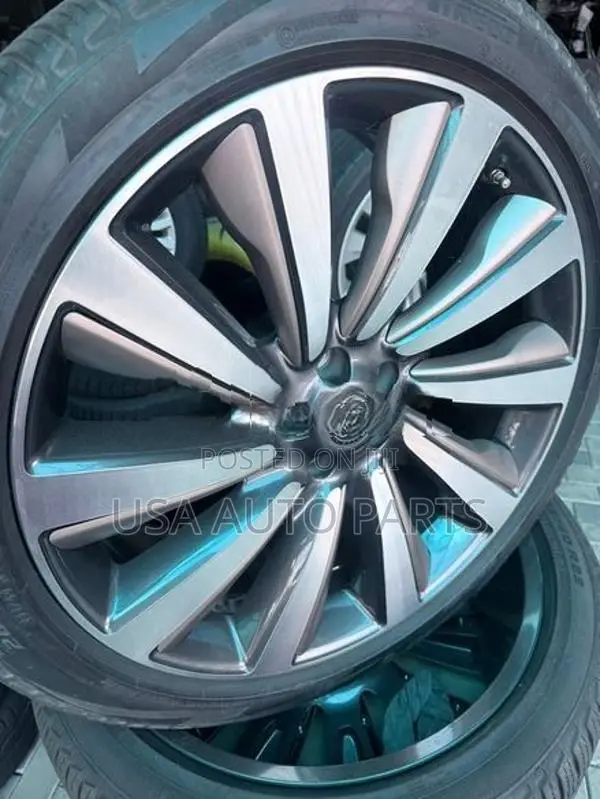 Range Rover SV original alloy wheels with tires