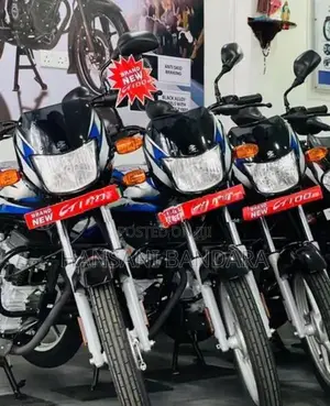 Bajaj CT100 es 2026