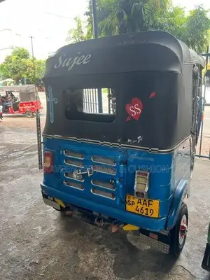 Bajaj RE 4strok 2012